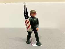 Barclay Pod Foot Series ca 1950s B-232 Flag-bearer In Green