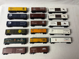 HO Gauge Train Lot of 17 Boxcars Athearn Bachmann Santa Fe Used (lot 3)