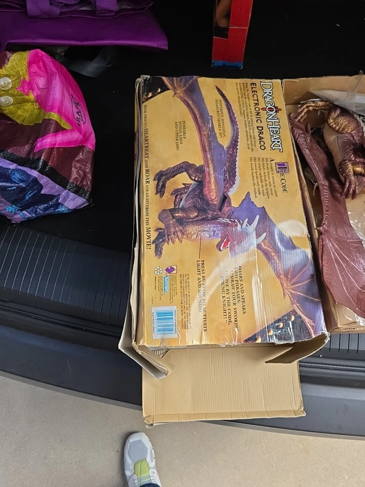 Kenner Dragonheart Electronic Draco 1996 con luz y sonidos con caja Foto 4 de 4