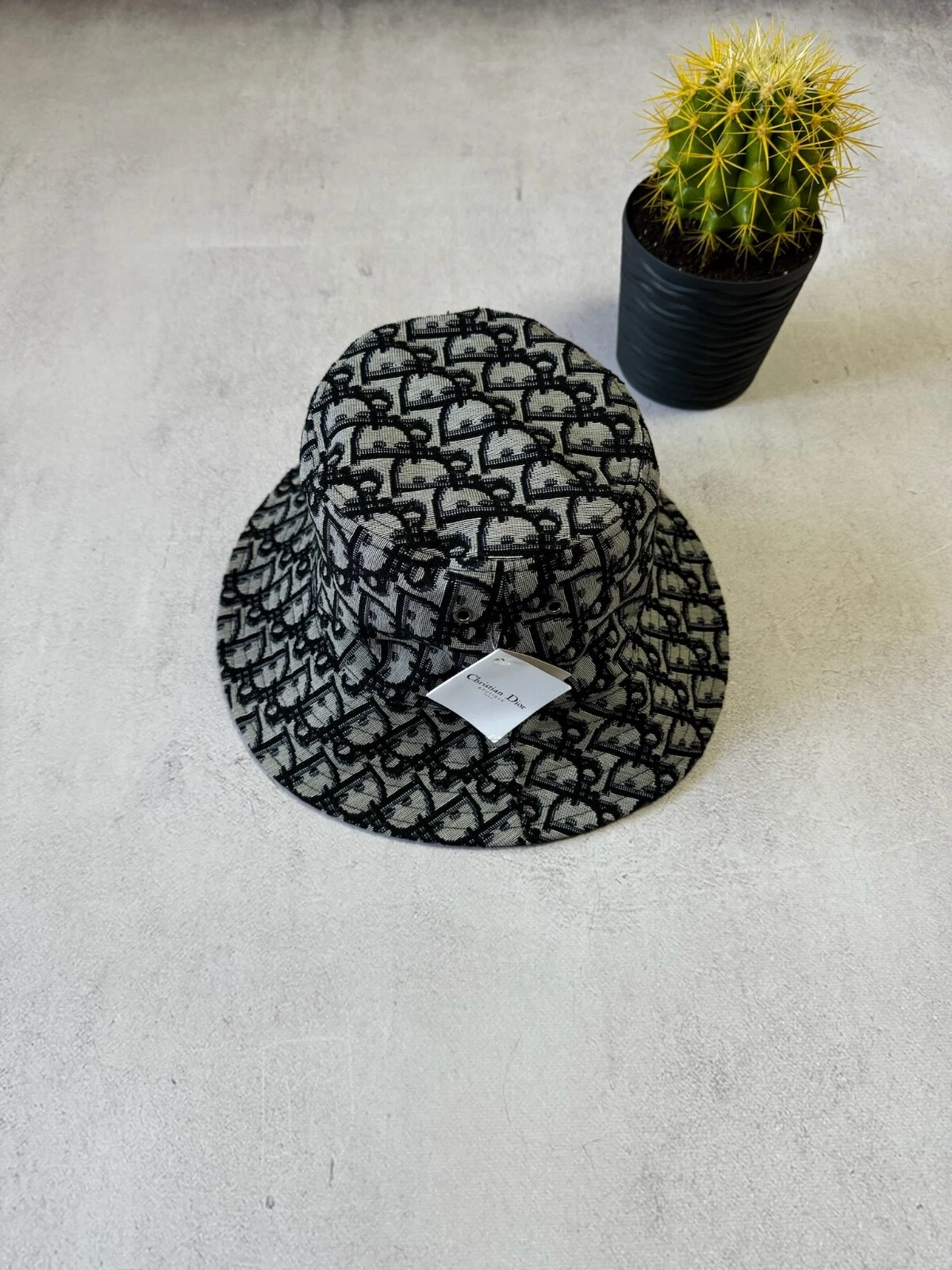Chapeau seau oblique Christian Dior monogramme beige luxe