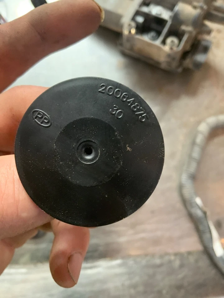 Упаковка из 11 зажимов для изоляционной прокладки капота 20064875 передняя наружная наружная gm CTS - Изображение 2 из 3