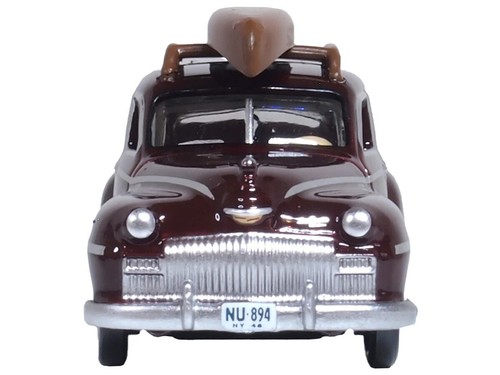 1946 DeSoto Suburban with Roof Rack and Canoe Royal Maroon 1/87 (HO) Scale - Picture 4 of 4
