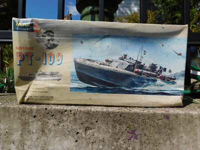 REVELLE,PLASTIC MODEL U.S.PT-109,PRES.JFK,TRIBUTE SACLE 1/2#H-310