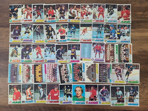 Lot de 113 cartes de hockey de 1977 à 1978 Topps Set.