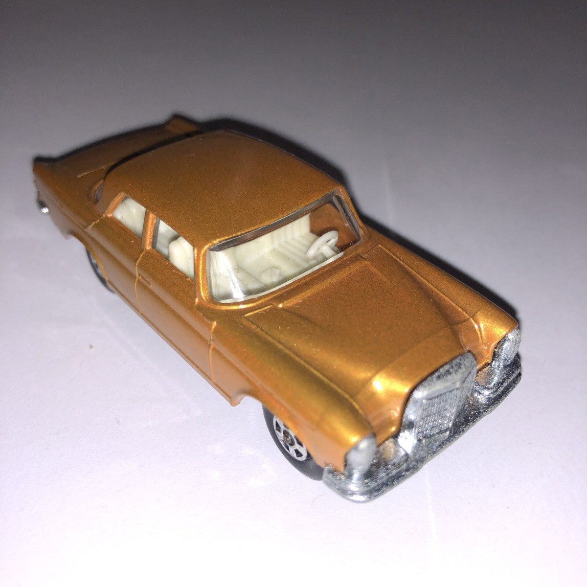マッチボックス SuperFast No.46 メルセデスベンツ 300SE マッチボックス SuperFast No.46 メルセデスベンツ 300SE - メルカリ
