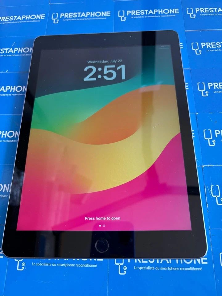 Apple iPad (6th generation) · 32GB · Wi-Fi, photo 1 sur 5