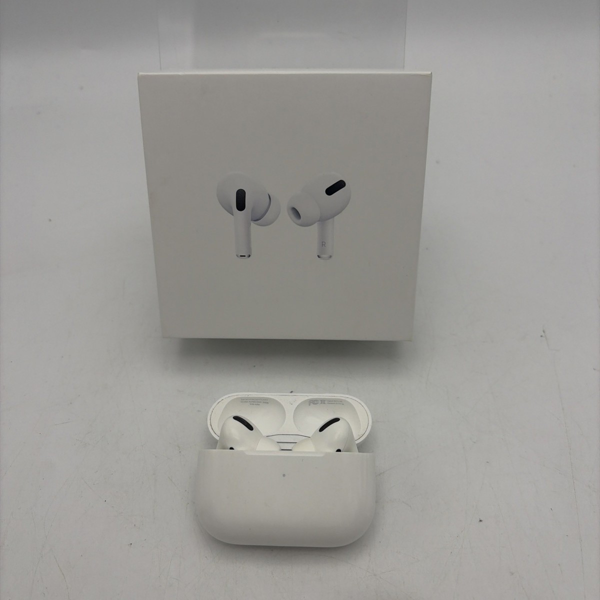 AS-IS / For Parts Apple AirPods Pro 1 & Wireless Charging Case