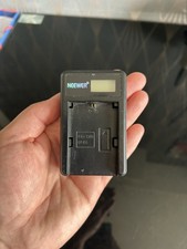 NEEWER LCD USB Camera Battery Charger for Canon LP-E6 batteries - No power Lead