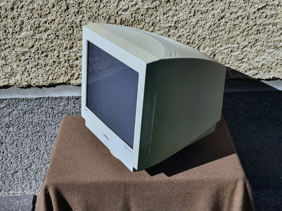 19" NEC MultiSync FP955 | DiamondTron High-End CRT Monitor | 3.1k Hours uptime ! - Image 2 of 4