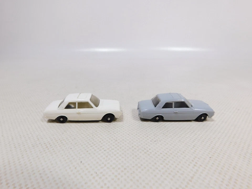2x Märklin H0 1:87 Modello Ford Taunus 17 M per 4613 Bianco Grigio Sg / Mint # - Immagine 2 di 4