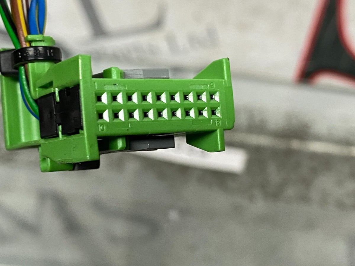 AS) GENUINE MERCEDES BENZ WIRING LOOM HARNESS PLUG CONNECTOR  