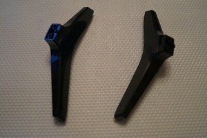 Tischplatte Ständer Beine links & rechts für 28" Polaroid LE-28GCL-B4 LED TV