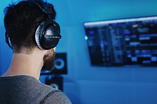 Beyerdynamic DT-770-PRO-250 Closed Back Reference Studio Tracking Headphones - Picture 6 of 7