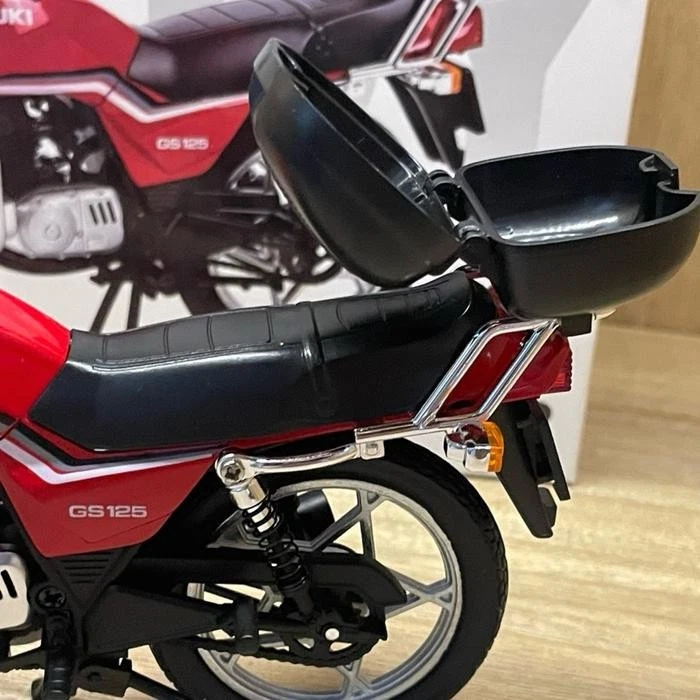 New Diecast Miniature Suzuki GS125 motorbike 1/12 scale full metal - Image 4 of 4