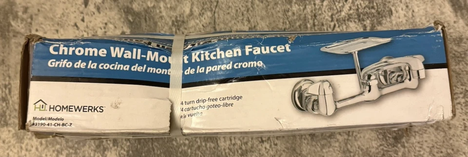 Grifo de cocina cromado de dos manijas de montaje en pared Homewerks con jabonera Foto 3 de 4
