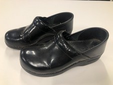 Dansko Women's Size 40 Clogs Black Patent Leather Shoes  