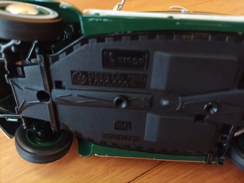 MODELLINO AUTO BEETLE (MAGGIOLINO) 1955 - 1:18 - EDICOLA - Immagine 4 di 4