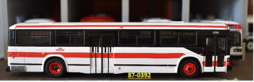 Iconic Replicas 1/87 87-0392 MCI CLASSIC Transit Bus TTC (Toronto) - Bild 3 von 3