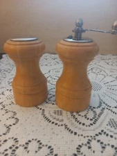 Chef Specialties Wooden Salt Shaker&Pepper Grinder/Mill Cottage/Country/Grandma