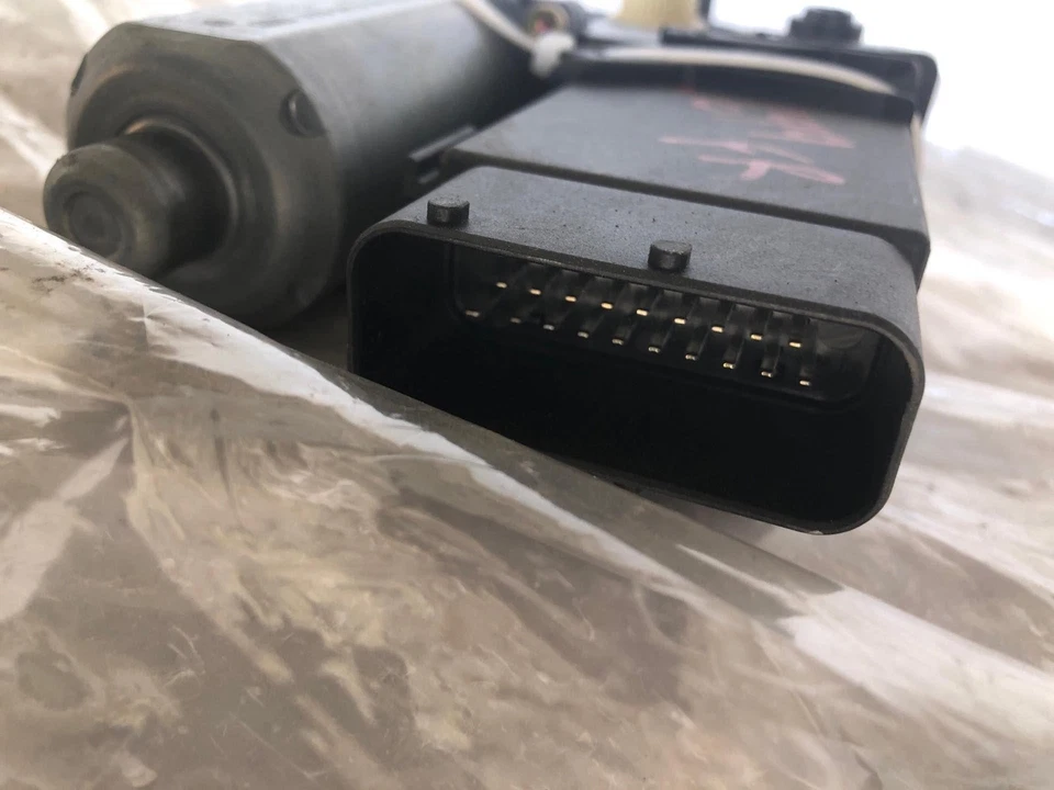 1999 - 2001 VOLKSWAGEN PASSAT переднее стекло мотор пассажирский правый RH седан - Изображение 4 из 4