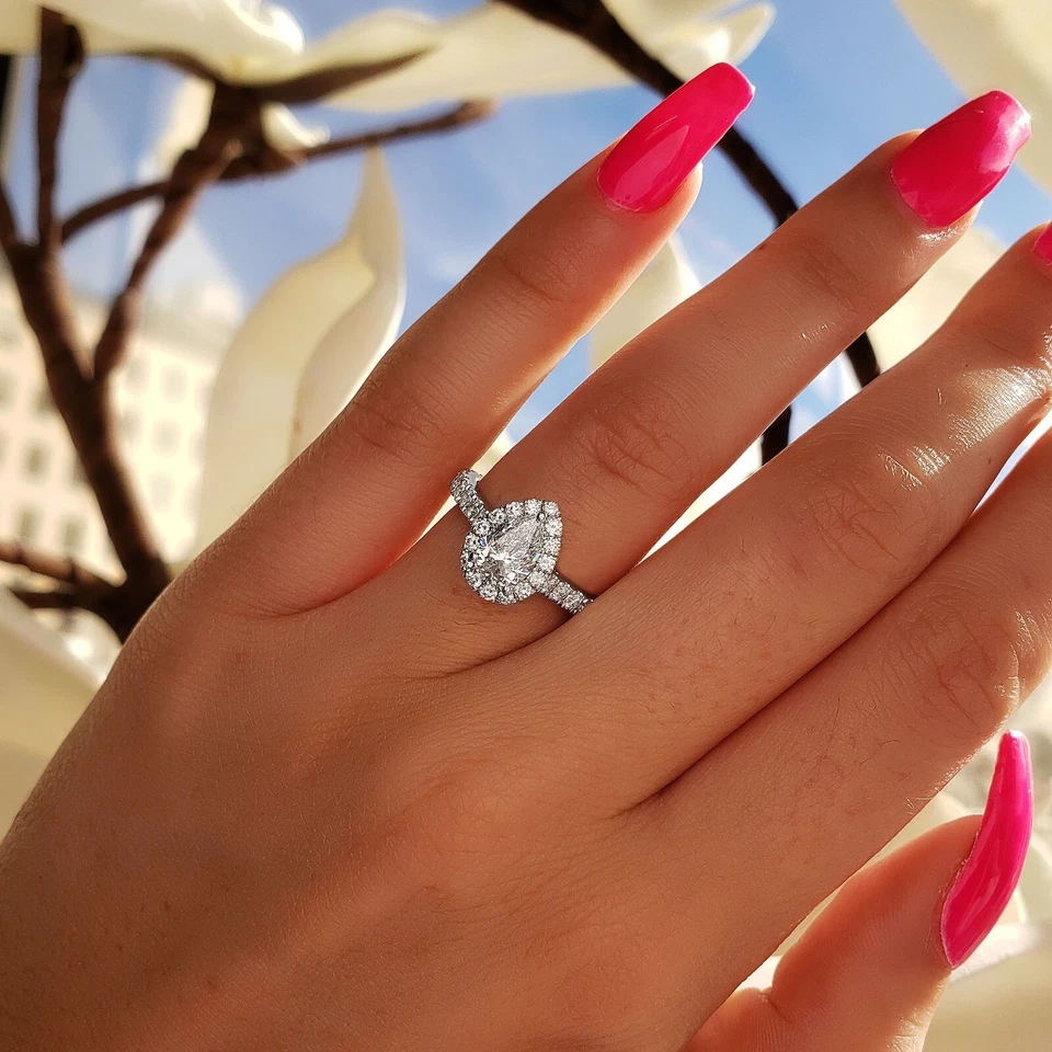 Beautiful 1.70 Ct Pear Cut Diamond Halo Engagement Ring F,VS2 GIA 18K White Gold - Image 2 of 4