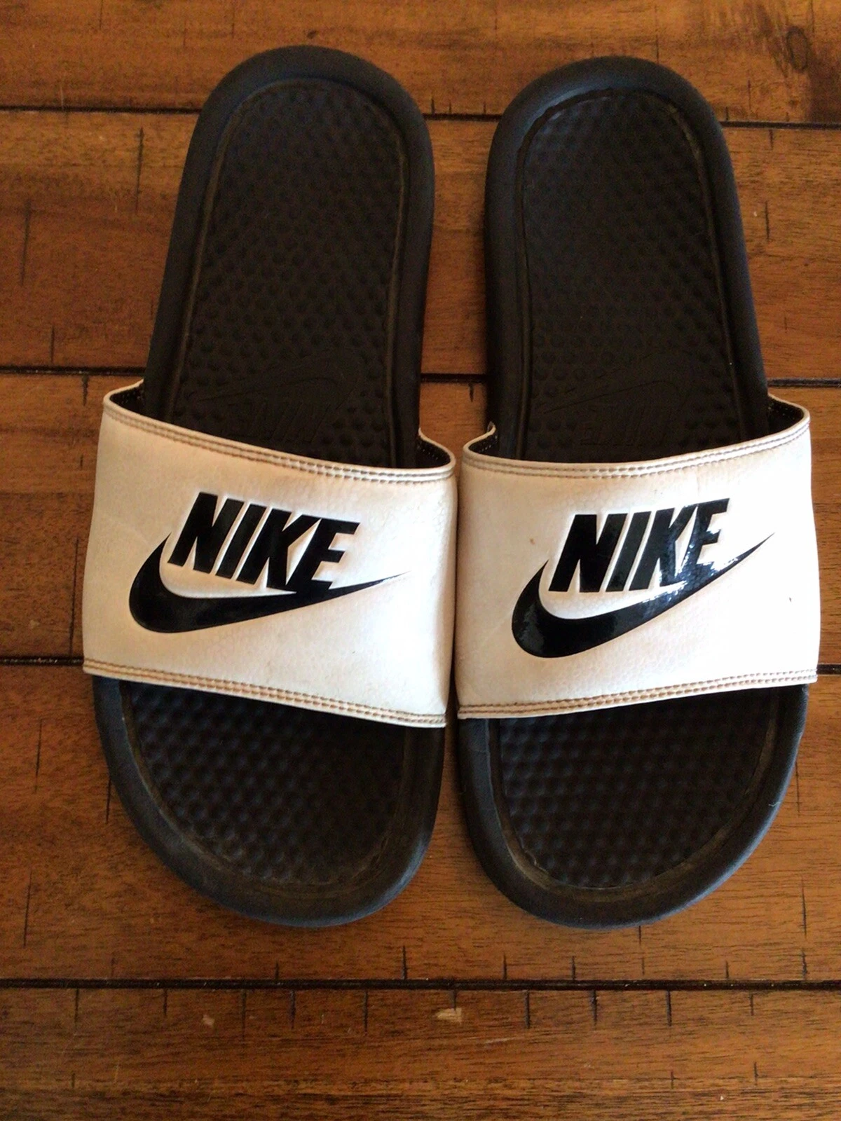 Sandali da uomo vintage Nike Benassi infradito slides perizoma neri bianchi taglia 9