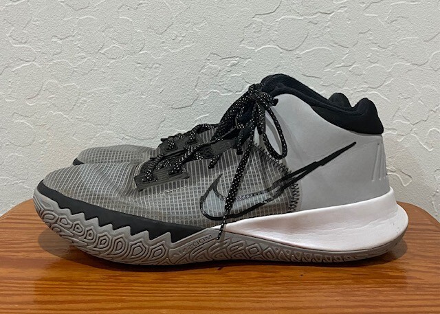 NIKE BRAND NEW SIZE 8.5 FLYTRAP 4 Amazon.com | Nike Men main image 4