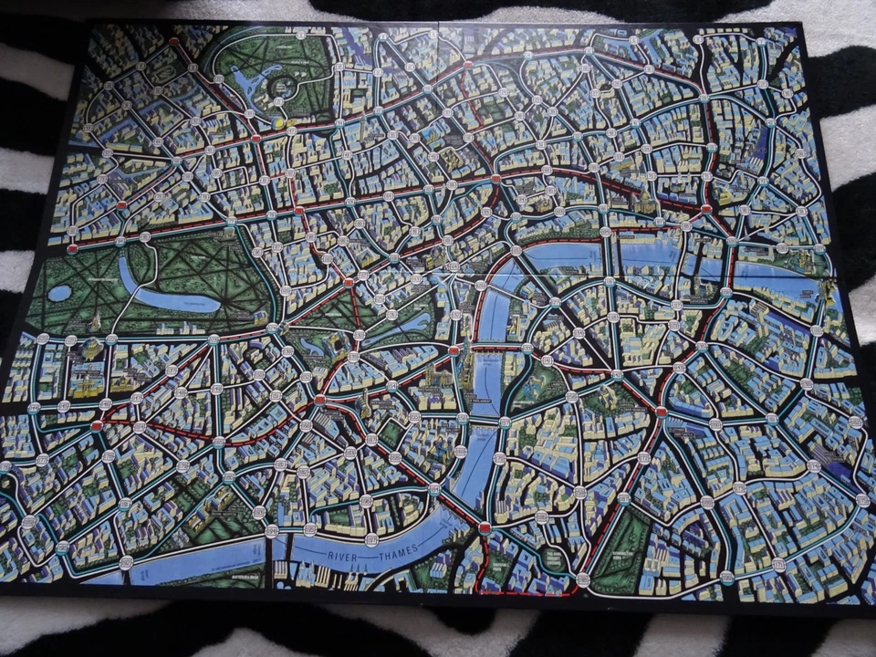 SCOTLAND YARD  Boardgame.   Complete & in Superb Condition.   With MR X  Cap - Image 3 of 4
