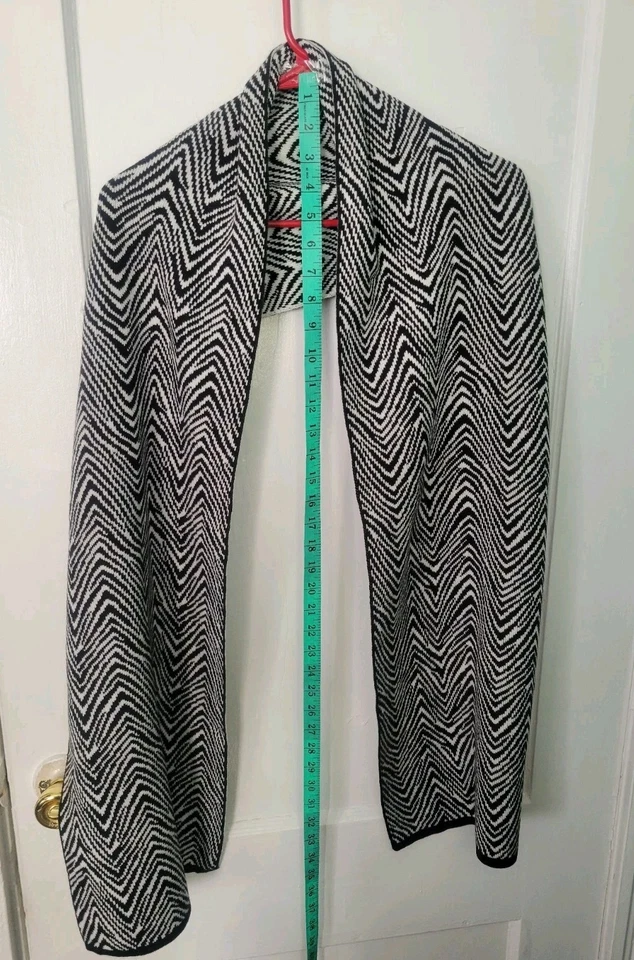 VERA BRADLEY Conjunto de Dos Piezas Para Mujer Tejido Bufanda Sombrero Patrón Geométrico Negro Blanco Foto 2 de 4