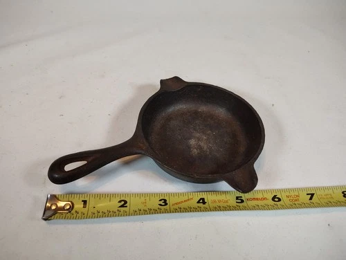 Vtg Wagner Ware Cast Iron 1050C Mini Frying Pan Spoon Rest Ashtray