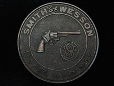 QG27152 VINTAGE 1980s  SMITH  WESSON THE RIGHT TO BEAR ARMS  BELT BUCKLE