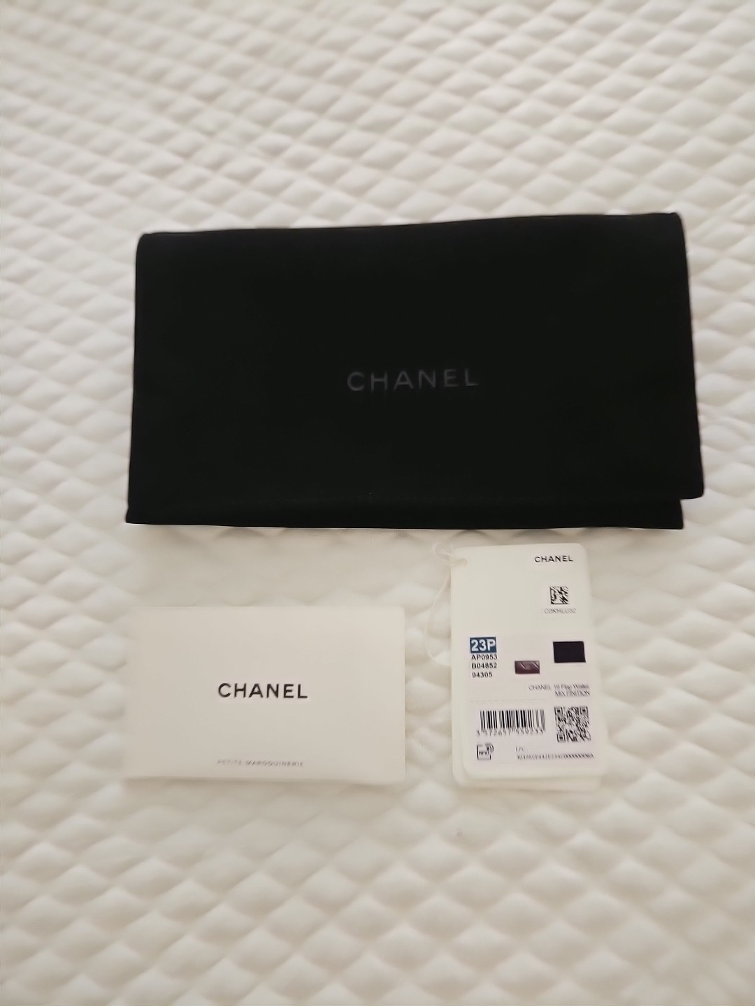 AUTHENTIC CHANEL 19 INTERLOCKING CC LOGO WALLET B… - image 3
