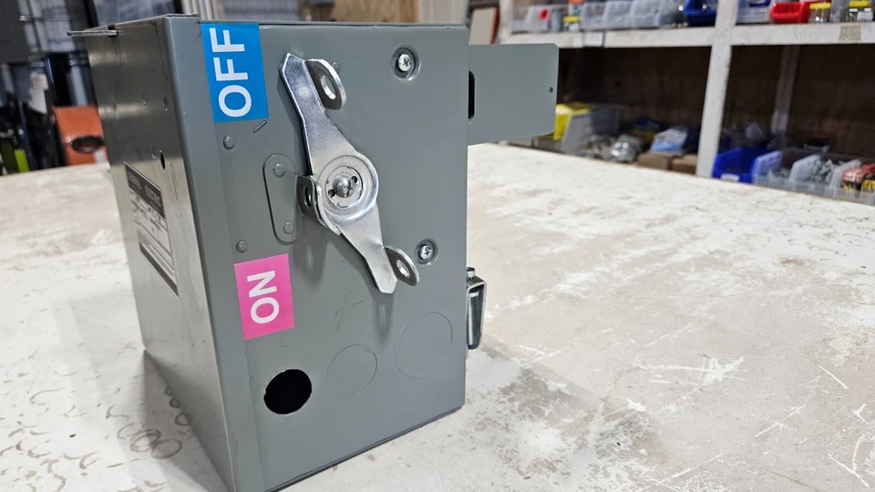 FVK362R ENCHUFE BUS GE Foto 2 de 3