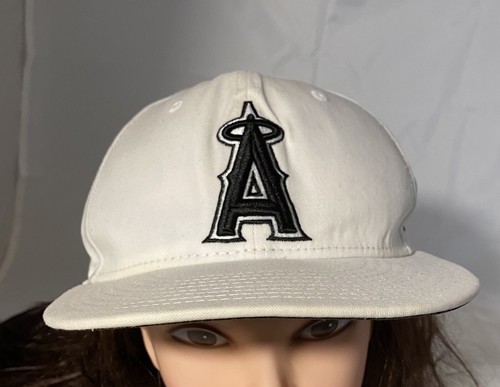 Fitted White Hat MLB Cap Size 