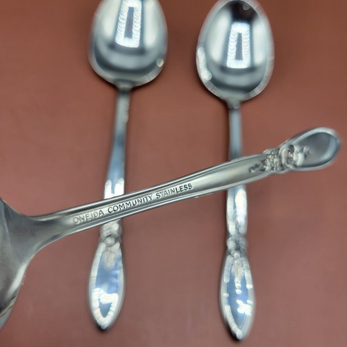 Set di 3 cucchiaini da zuppa ovale in acciaio inox Oneida Community rosa primaverile 6 3/4 in - Foto 2 di 9