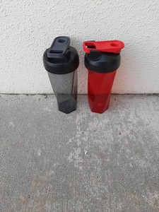 Yeti Yonder Shaker 27oz Bottle Two in Box