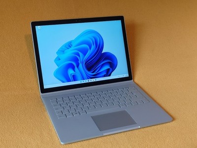 Microsoft Surface Book - 13,5'' 3000x2000, i7-6600U, 8GB, 256GB