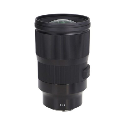 Sigma 28mm f/1.4 DG HSM Art Lens (Sony E) with 77mm Digital HD UV