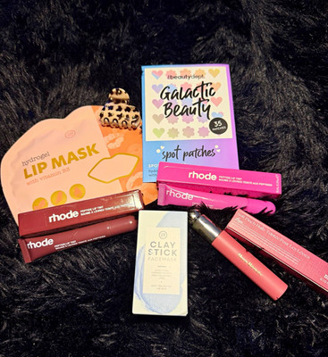  rhode & Rare Beauty Set: Peptide Lip Tint Ribbon/Toast, The Love Bundle  