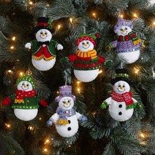 Bucilla Felt Applique Christmas Ornament Kit SNOW MUCH FUN Makes 6