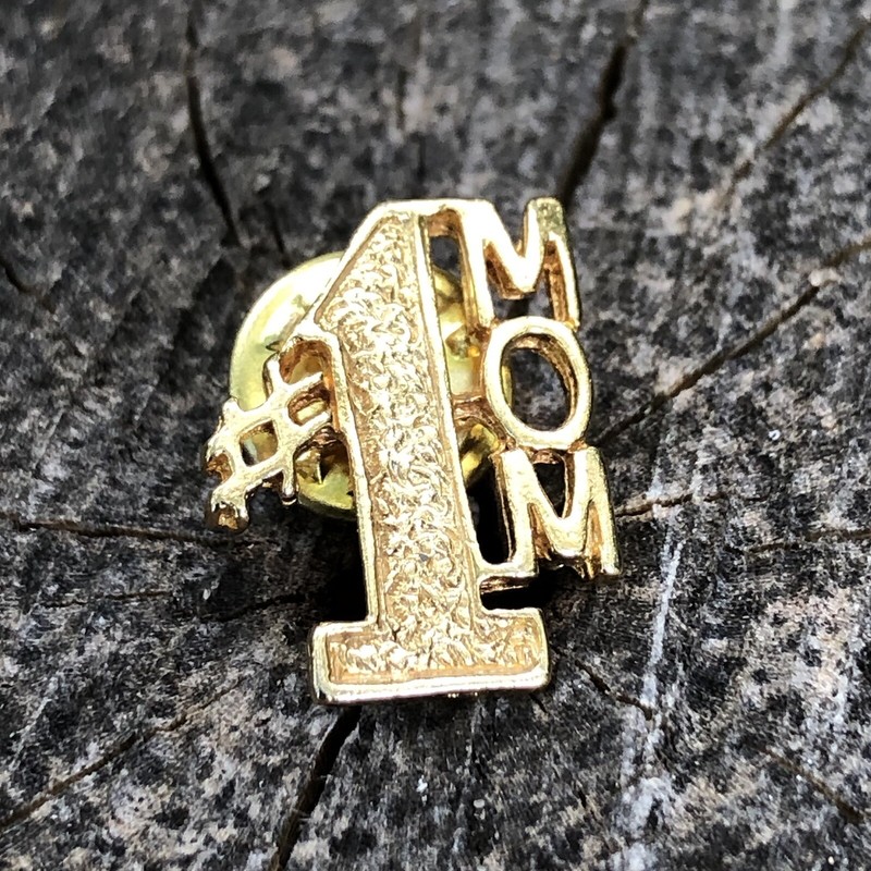 #1 Mom Fashion Pin/Brooch 