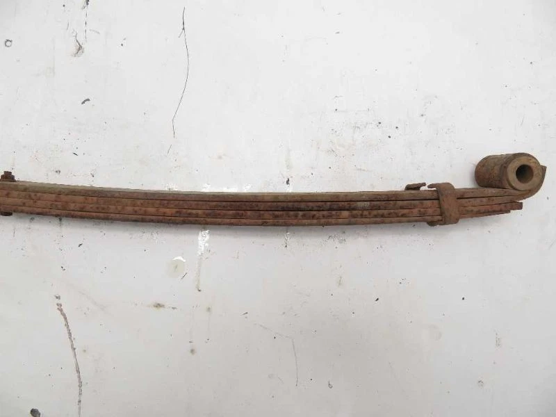 Muelle de hoja delantero derecho pasajero para camioneta Toyota 81-83 51634 Foto 3 de 4