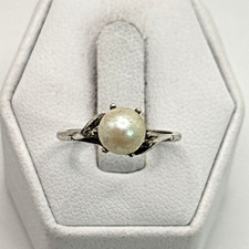 STUNNING .925 Vintage Sterling Silver Estate Ring Size 5.5 with Pearl like Stone