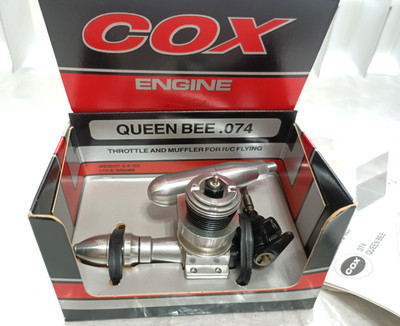 COX QUEEN BEE .074 Motor mit Gasgriff & Schalldämpfer Vintage Neu in Box