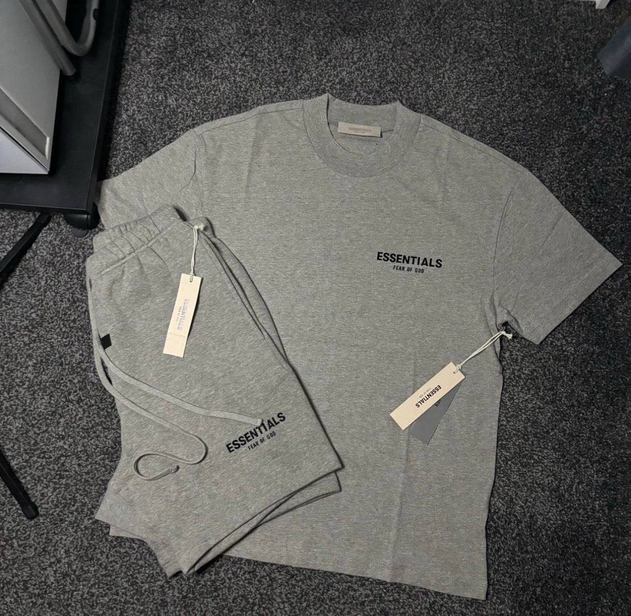 ** NUOVO ** Set limousine strech Farina d'avena scura taglia S Essentials Fear Of God