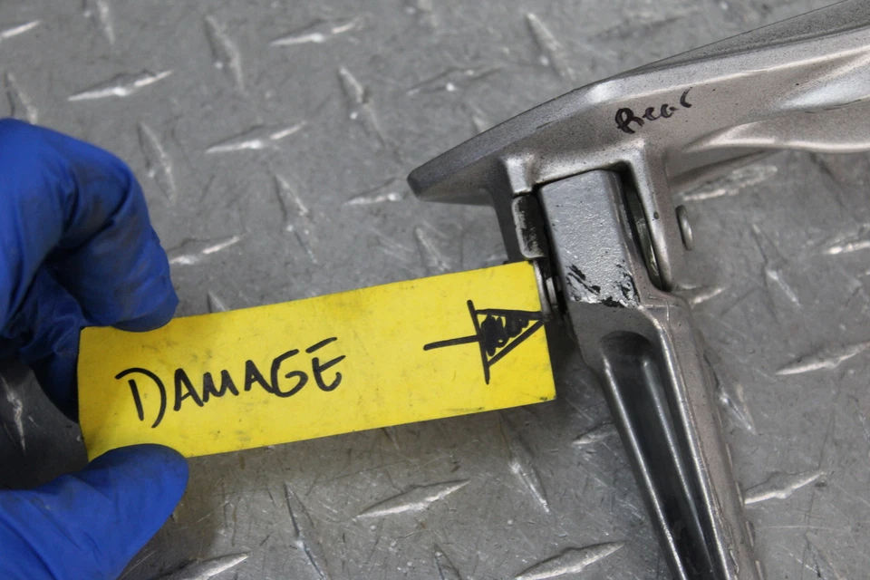 Kawasaki Ninja ZX10R ZX1000D 2007 clavija trasera derecha del pasajero Foto 4 de 4