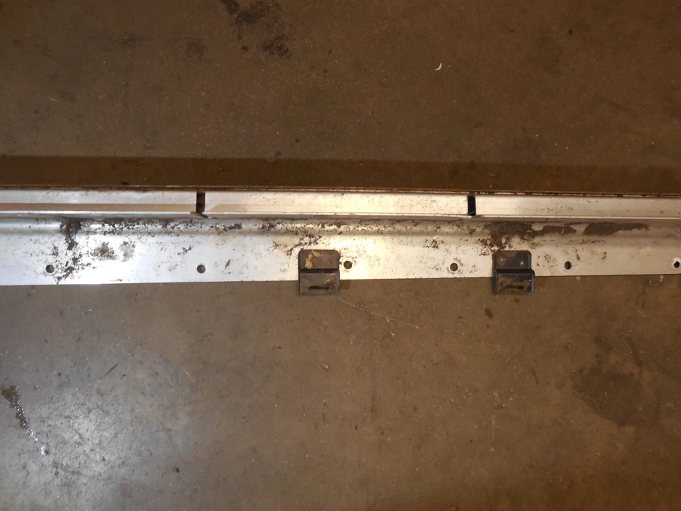Board Bracket Sill Sidebar RIGHT 1646900610 06-11 Mercedes Benz W164 ML350 ML500 - Image 3 of 4
