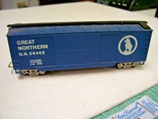 HO Scale Great Northern G.N. 39402 Boxcar Train 