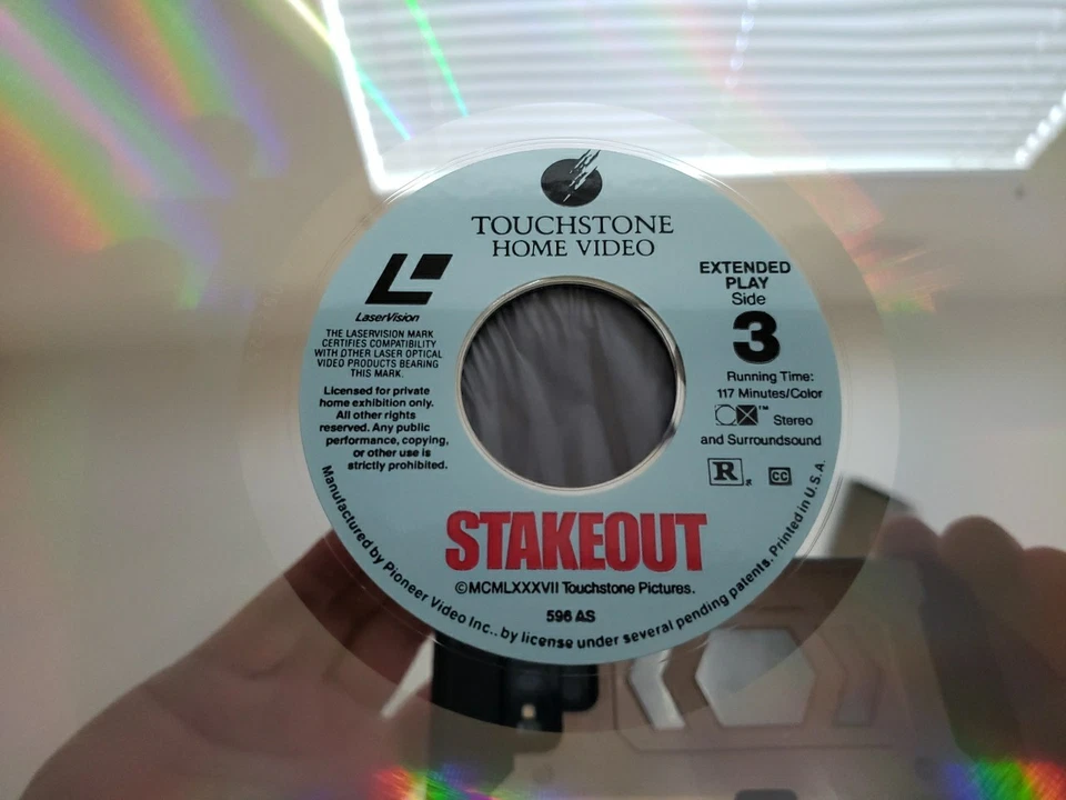Stakeout LaserDisc 1987 Action Comedy Emilio Estevez Richard Dreyfuss Cops Y1 - Imagem 3 de 4