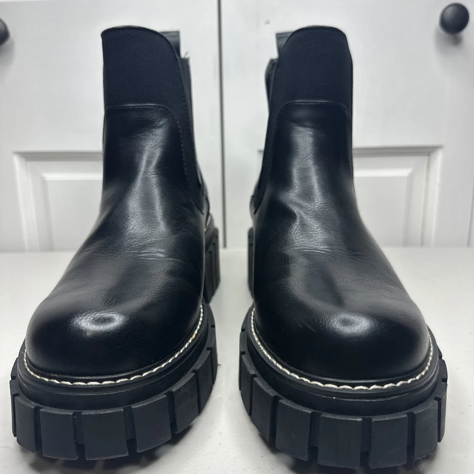 BCBGeneration Women’s Black Lug Sole Ankle Bootie Size 9.5 Chunky Platform Y2K - Image 3 of 4